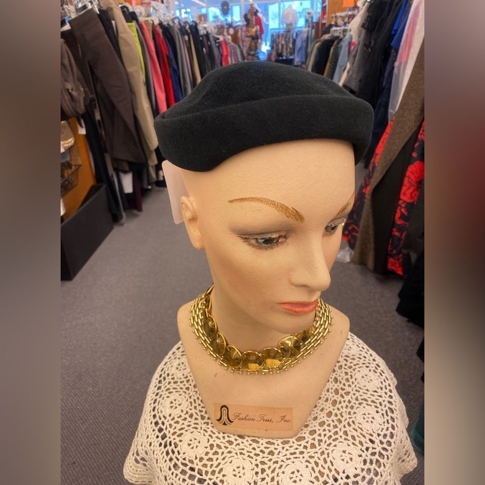 Vintage Ladies Black pillbox hat